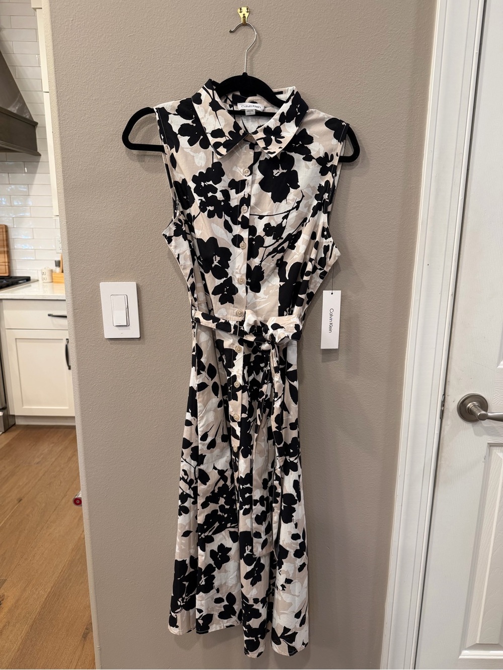 Calvin Klein Black & Cream Floral Shirt Dress NWT Size 12 GORGEOUS! W/pockets